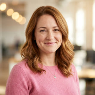 Emily Watson, responsable de Atención al Cliente en Alba Provechanza, en una imagen de perfil